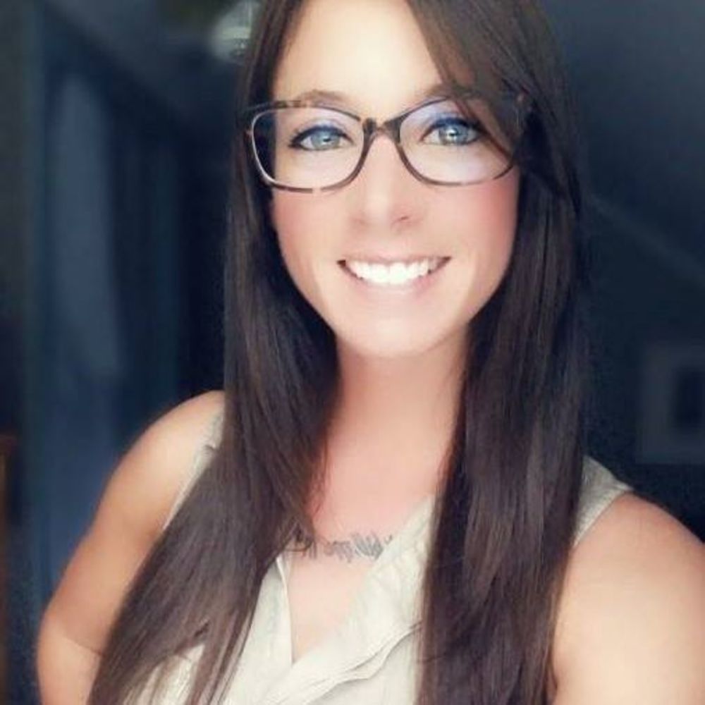 Meet your Posher, Larisa